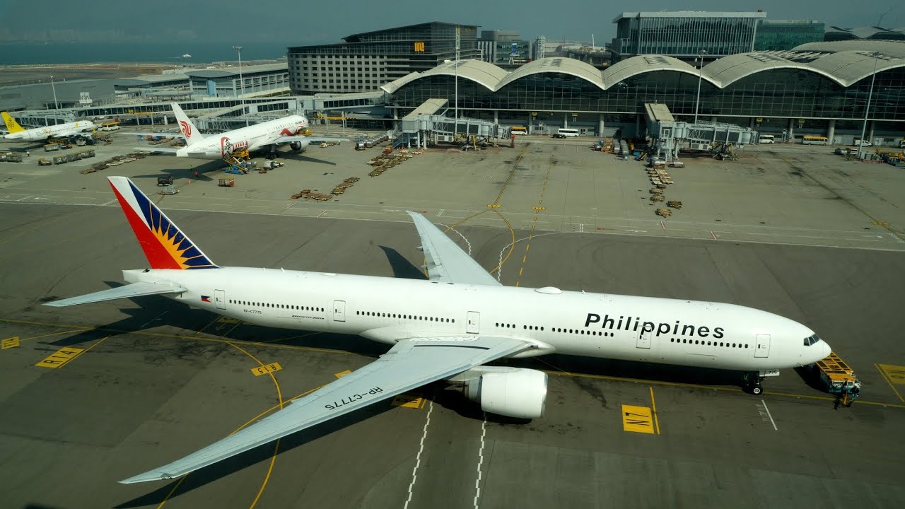 Philippines 777-300ER push-back at Hong Kong Airport in 8K