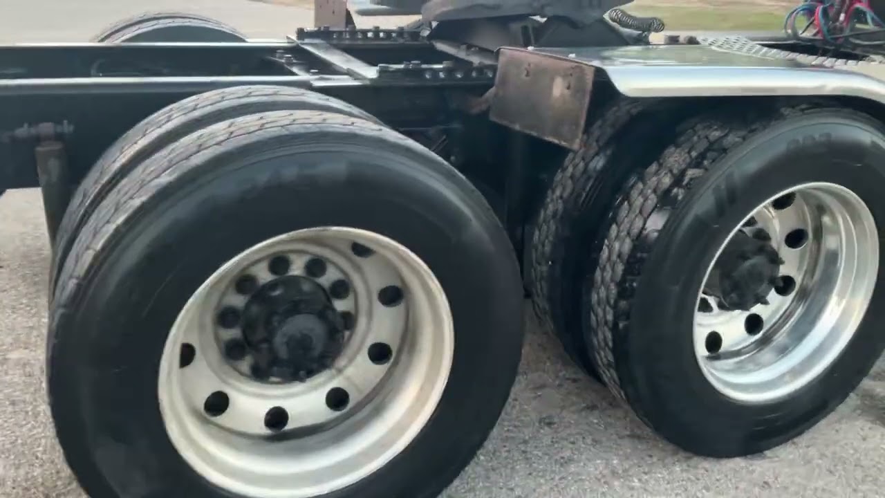 2017 Kenworth W900 Semi 1XKWD49X7HJ168945 | Online Auction on Repocast.com