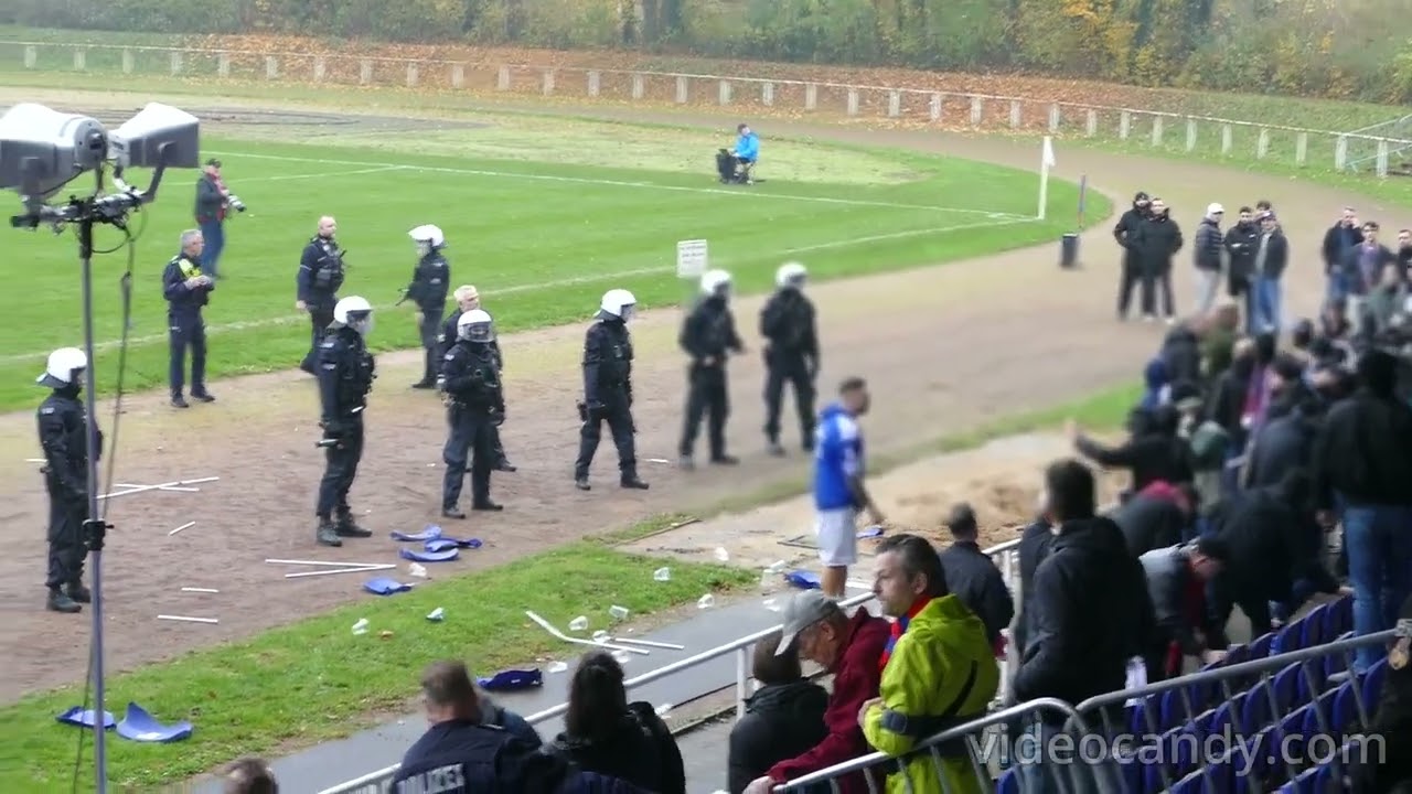 FC B&uuml;derich - Wuppertaler SV (1:0, WSV-Block nach dem Spiel)