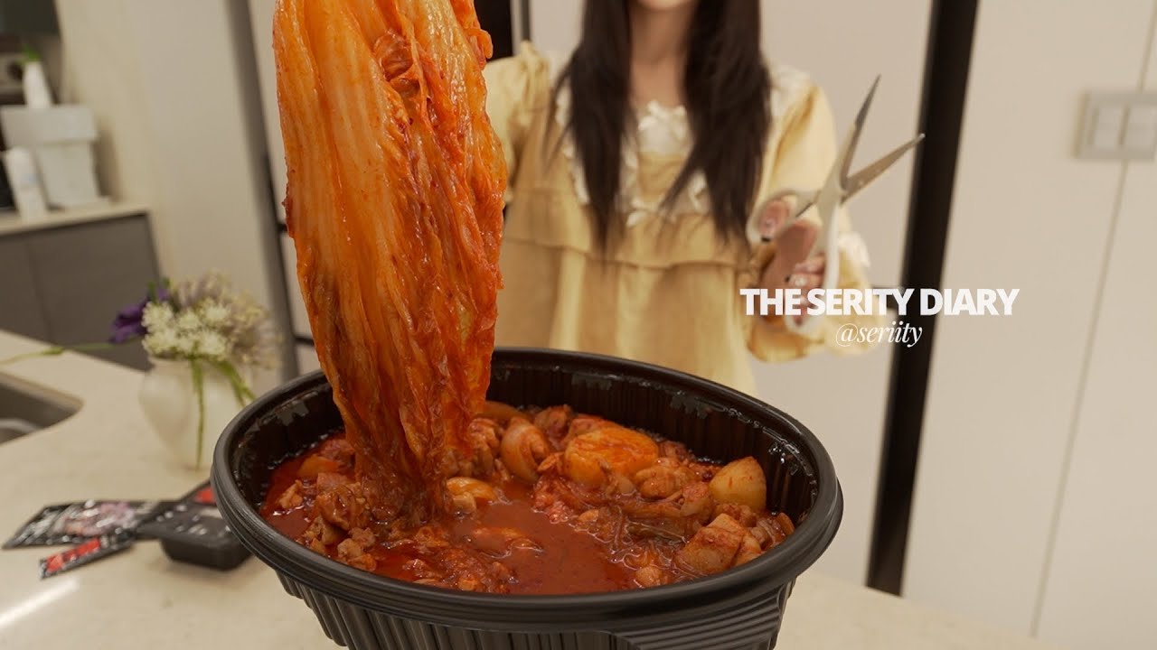 [vlog] 밥심으로 사는 사람의 브이로그🥘 (두찜 묵은지김치찜닭, 우삼겹전골, 닌텐도 스위치2 구매 (feat.동숲), 꽈배기, 우삼겹덮밥, 우삼겹라면, 글램핑, 독서모임,언박싱