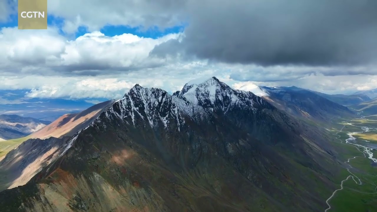Dazzling glaciers on Tianshan Mountains in China's Xinjiang
