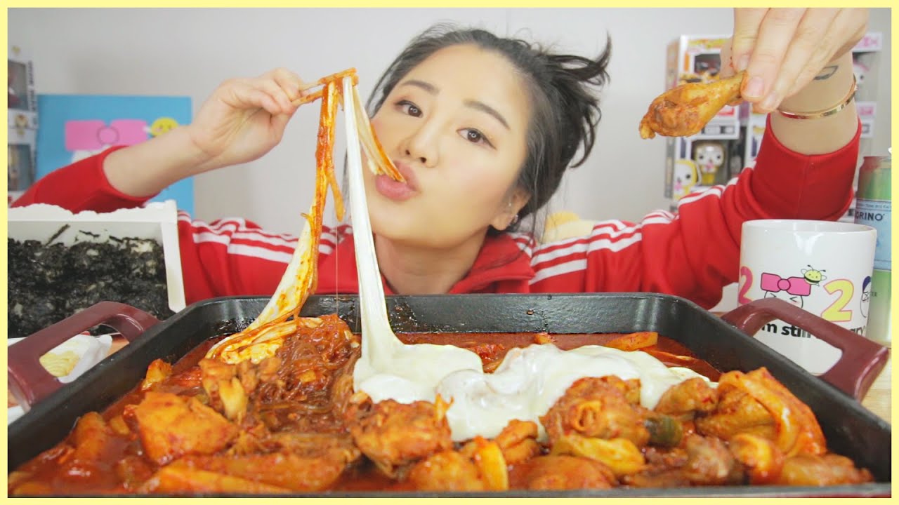 Пряное корейское тушеное мясо с курицей и сыром
