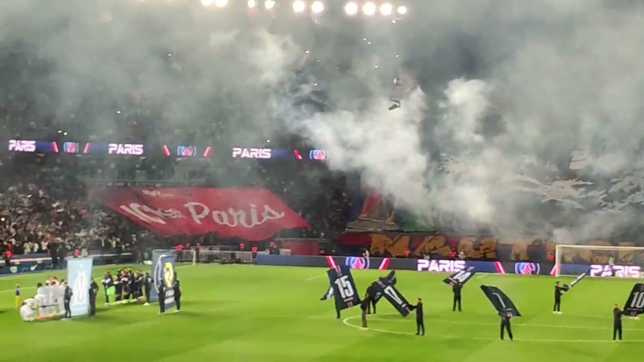 PSG VS OM - 1 - 0 - Entrée des joueurs - Parc des Princes - Tribune Auteuil - TIFO - Classico