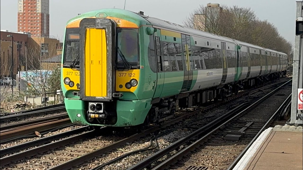Trains at New Cross, SEML, 21/03/25