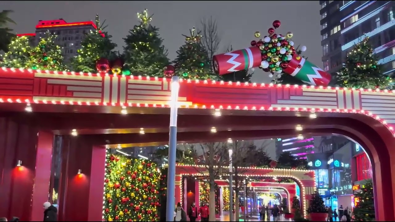 Moscow Night Walk | Christmas Trees, Festive Lights & City Beauty