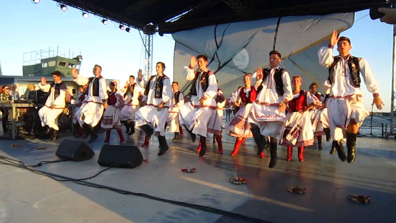 Ansamblul ”Doina Crișului” la festivalul ”Tinereții din Mangalia, 2016. 02