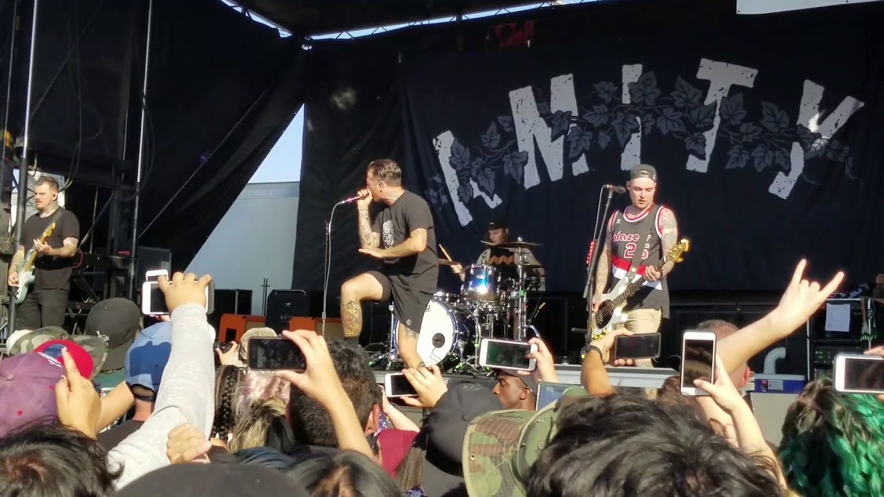 The Amity Affliction - Intro + I Bring the Weather With Me (Live) Pomona Vans Warped Tour 2018