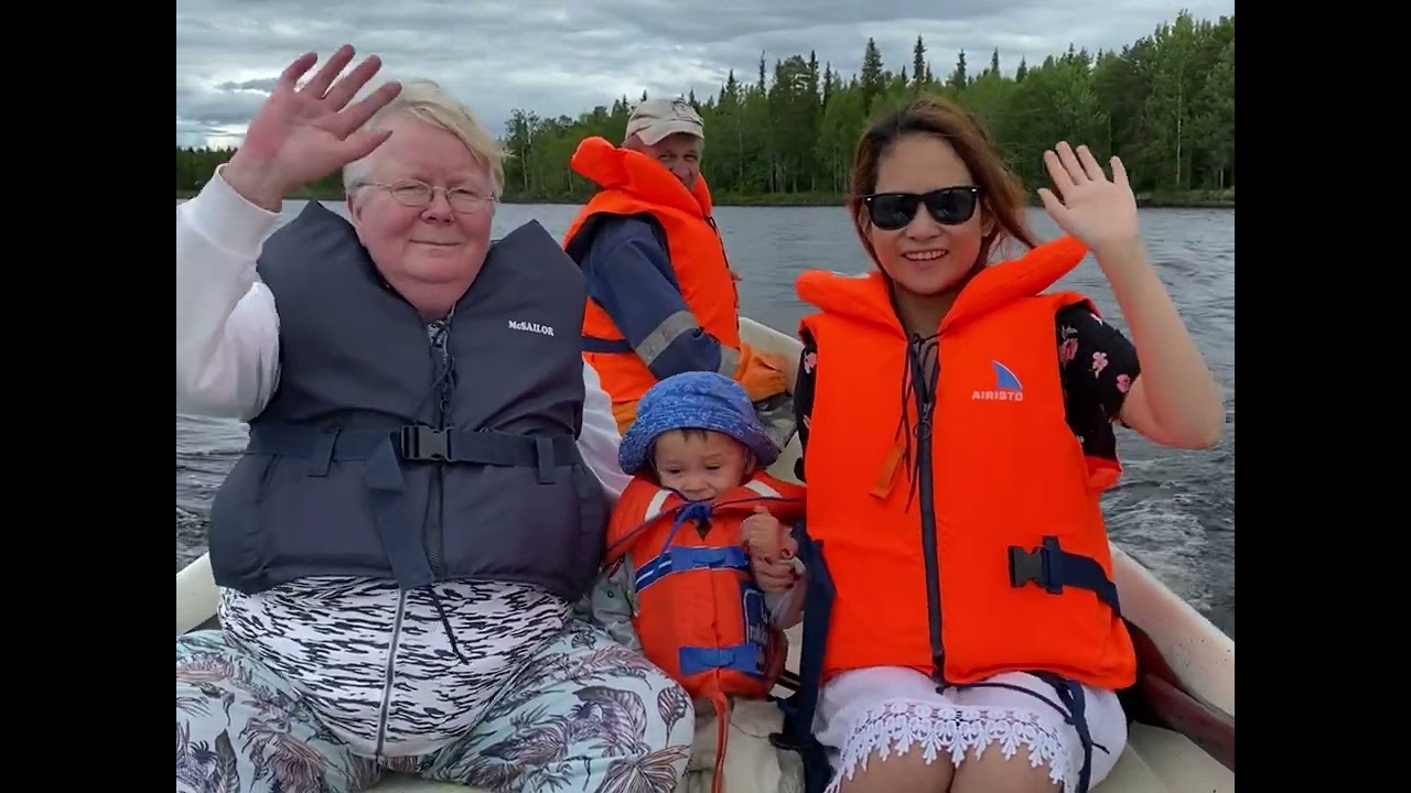 Boating in Miekoj&auml;rvi to Orhinsel&auml;nniemi sand beach in ylitorio | An arctic circle beach in Finland.