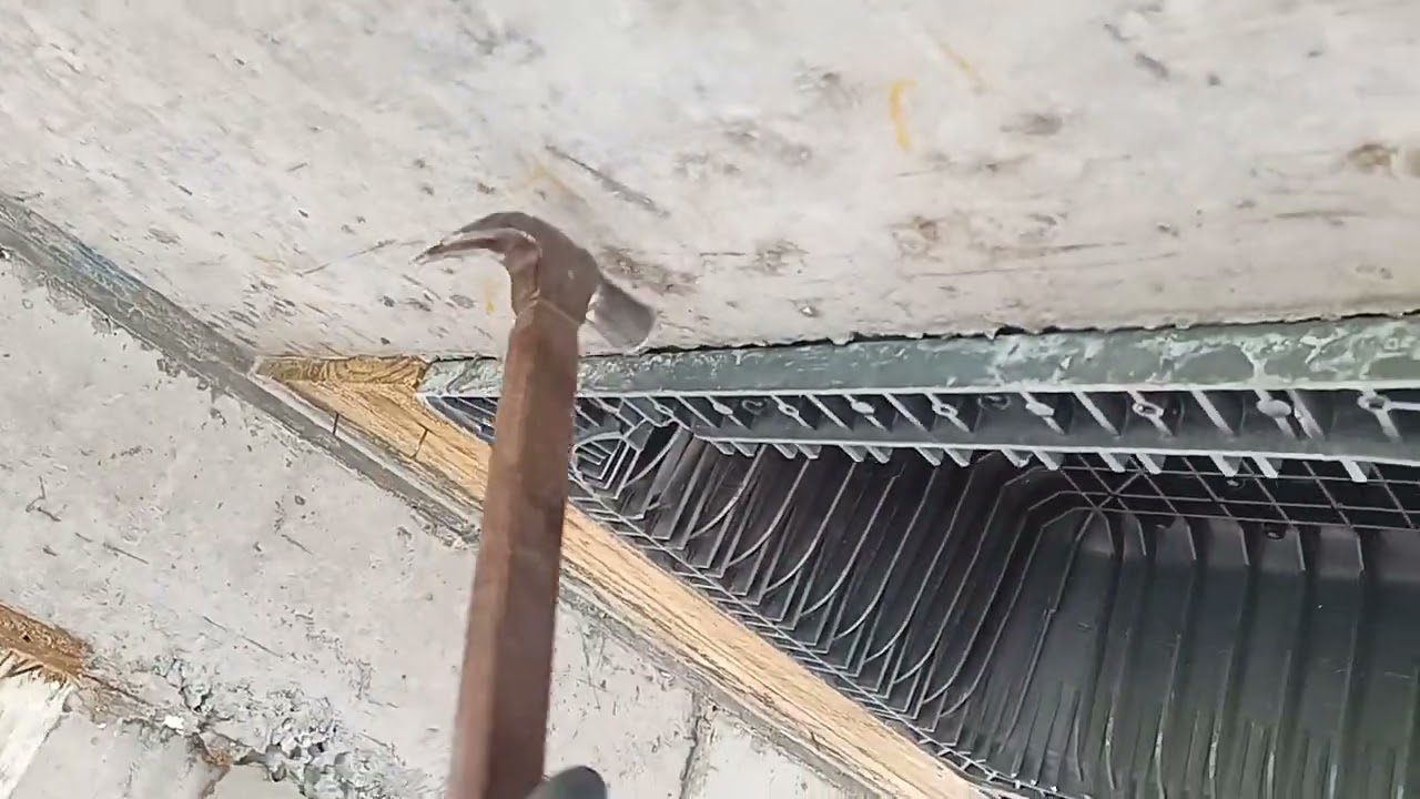 Laje protendida passo a passo, retirada das cubas.