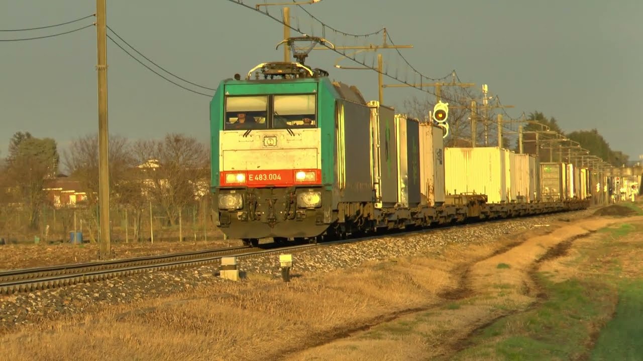 Inseguimento treno merci locomotiva E.483.004 con strombazzata