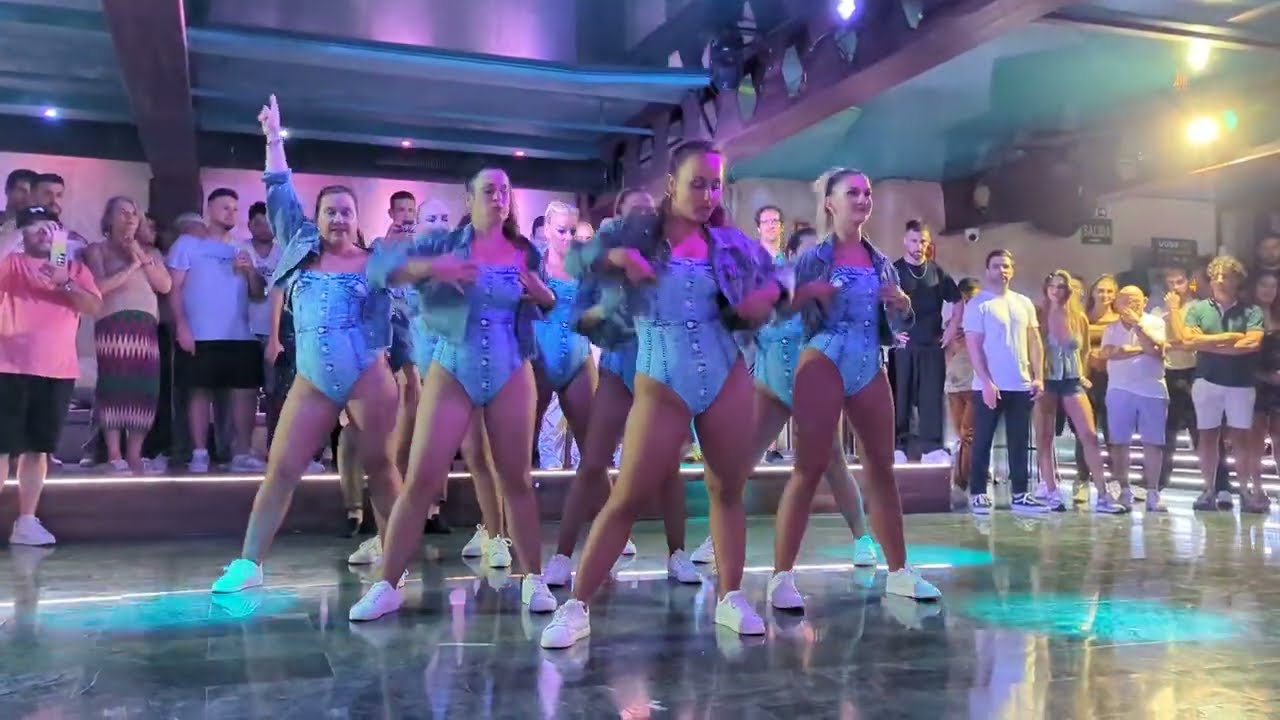 Mireia García Y Grupo Sensual - SHow Muevete
