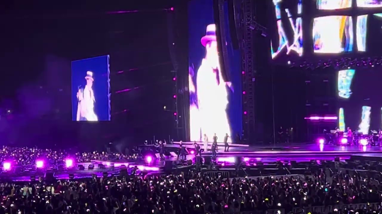 A BOY (Intro) + TOO BAD - G-DRAGON WORLD TOUR in HANOI DAY 1