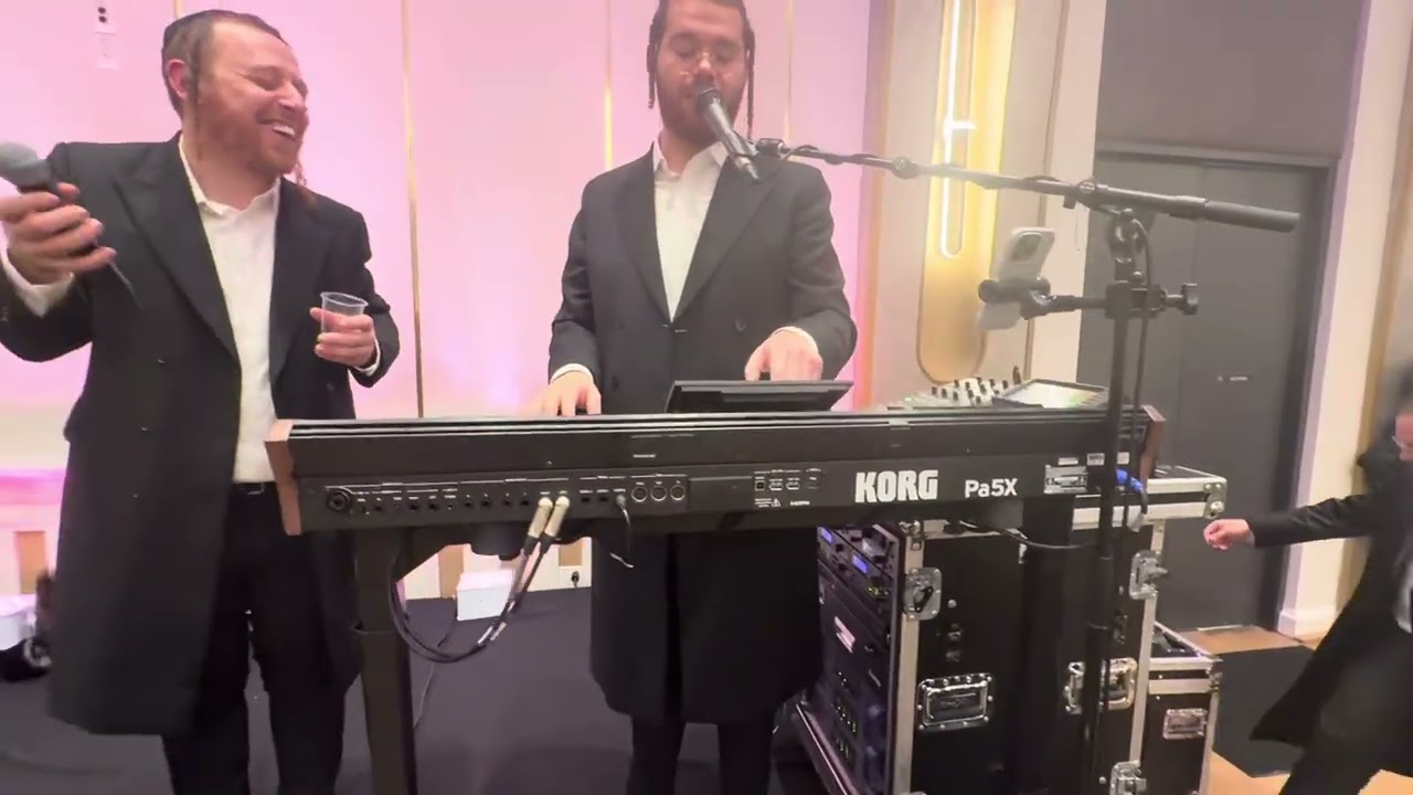 Hershey Neuman Wedding | Singer Sruly Green |  Motty Breier on the Keys