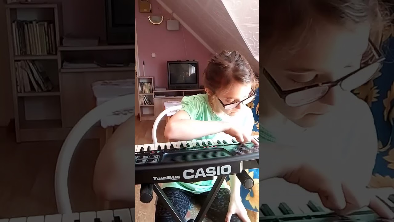 Czibik Violetta 25.-Szintetiz&aacute;tor 4.-Szinti Behangol&aacute;sa 1.-Hangszer 1.-Zeneiskola 7.-Verpel&eacute;t 24.