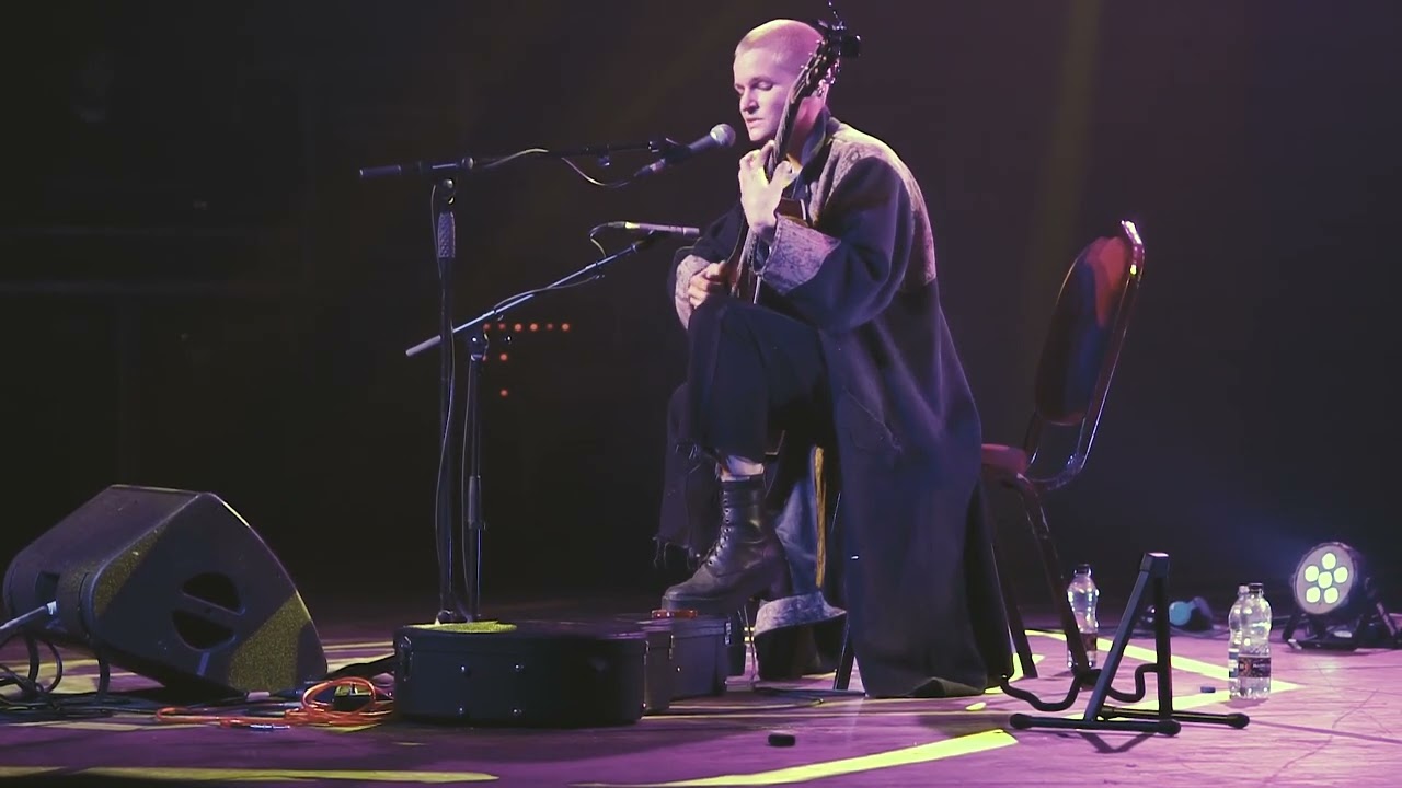 Adrianne Lenker - not a lot, just forever (Live in London)