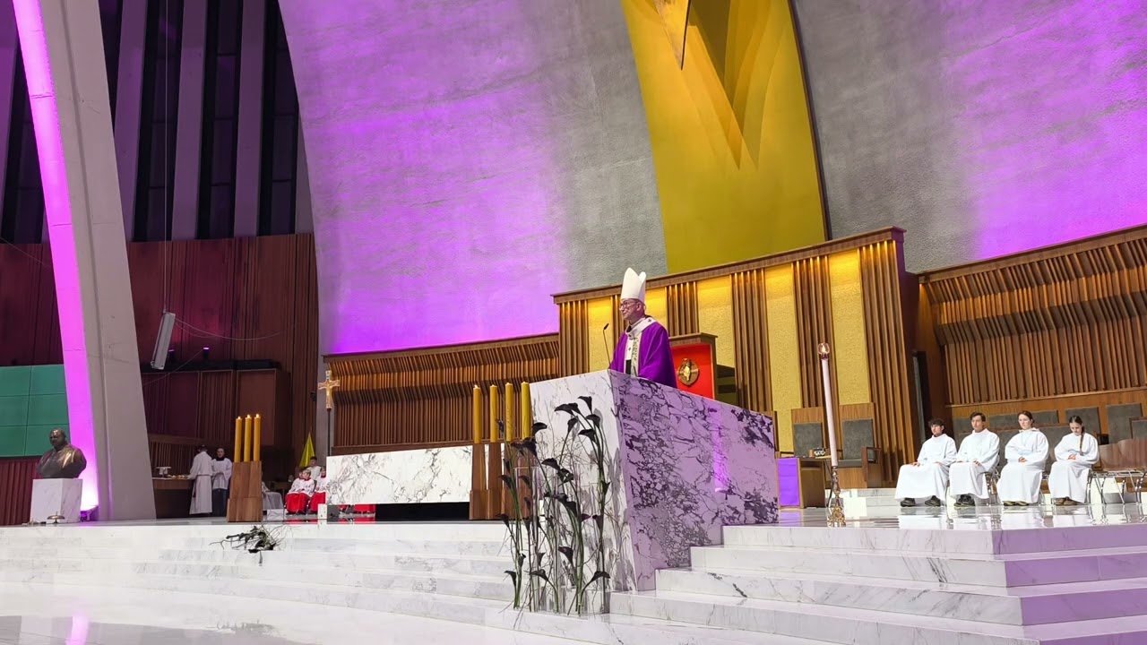 Abp Adrian Galbas: Spowiedź jest po to, by oddać Chrystusowi nasze grzechy