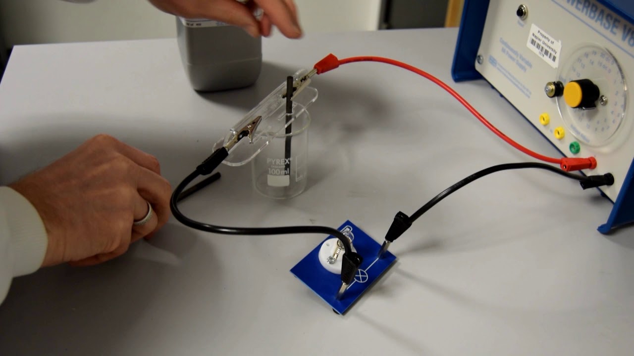 Conductivity of an ionic solid and an ionic solution (N5 Chemistry)