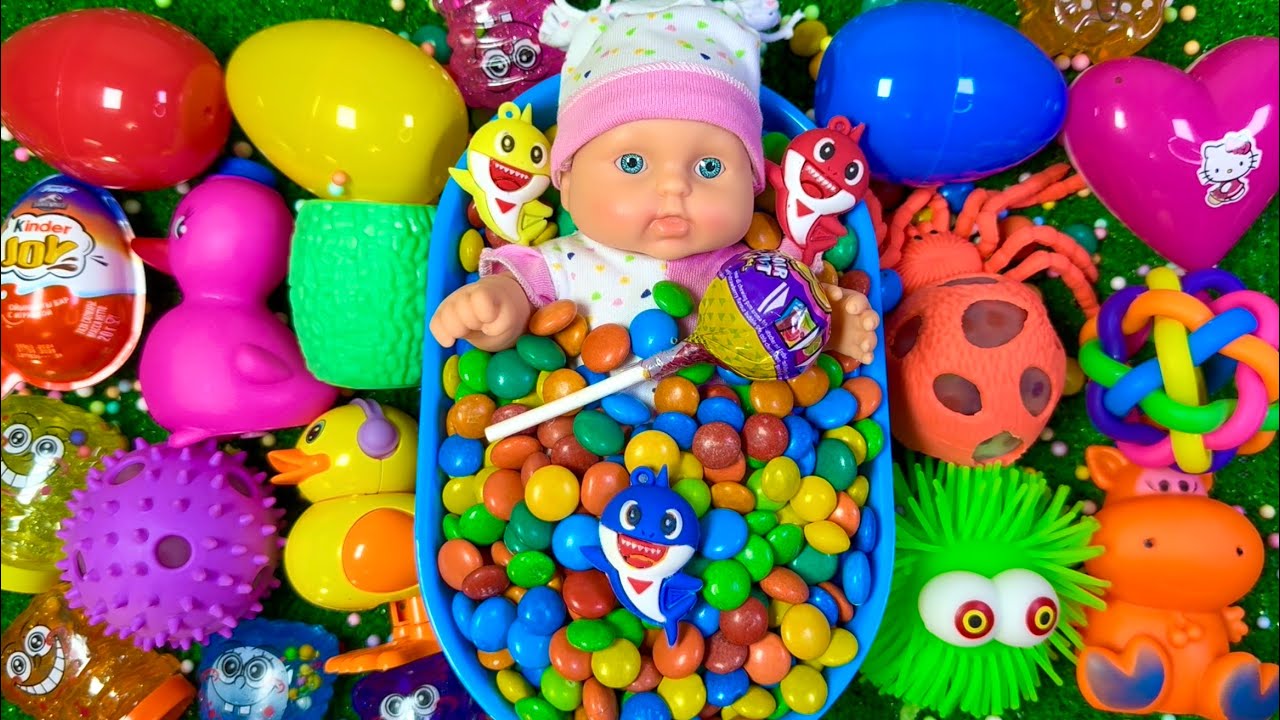 6 Minutes of Satisfying ASMR &ndash; Mixing Candy with Slime & M&M&rsquo;s in 3 Bathtubs
