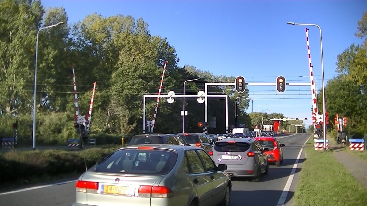Spoorwegovergang Vlissingen // Dutch railroad crossing