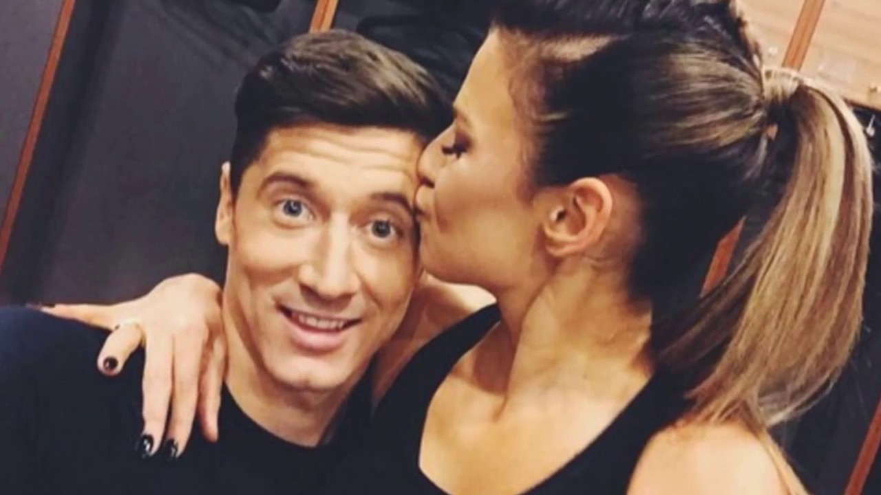 10 Footballer Hottest Wifes Wags & Girlfriends  2017  Messi, Neymar, Ozil   etc