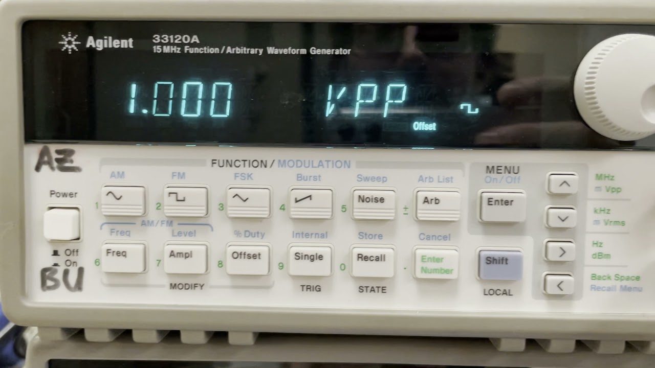 Why does the HP 33120A function generator voltage setting not match the actual output voltage?