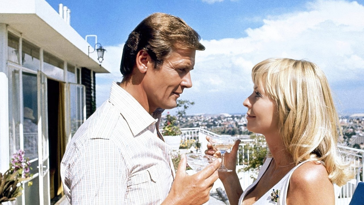 Посмотрите фильм Роджера Мура «Золотая шахта» (1974), режиссёр Питер Р. Хант.