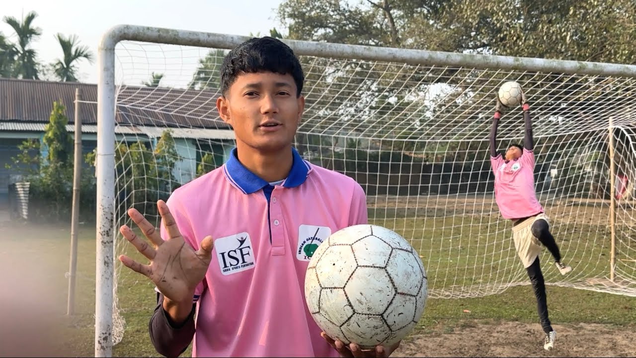 This video is for new goalkeepers. | Inside training #goalkeeper #football 