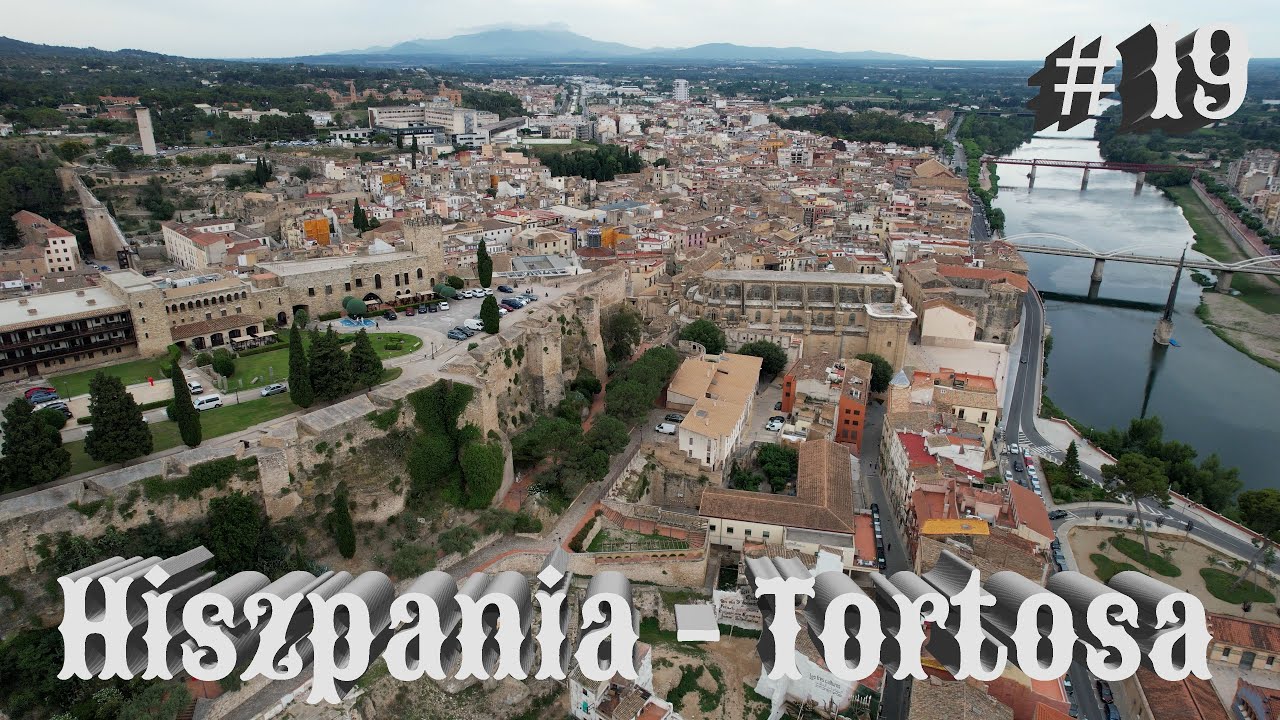 Tortosa Hiszpania Katedra z XIII wieku i zamek na wzg&oacute;rzu w centrum miasta.