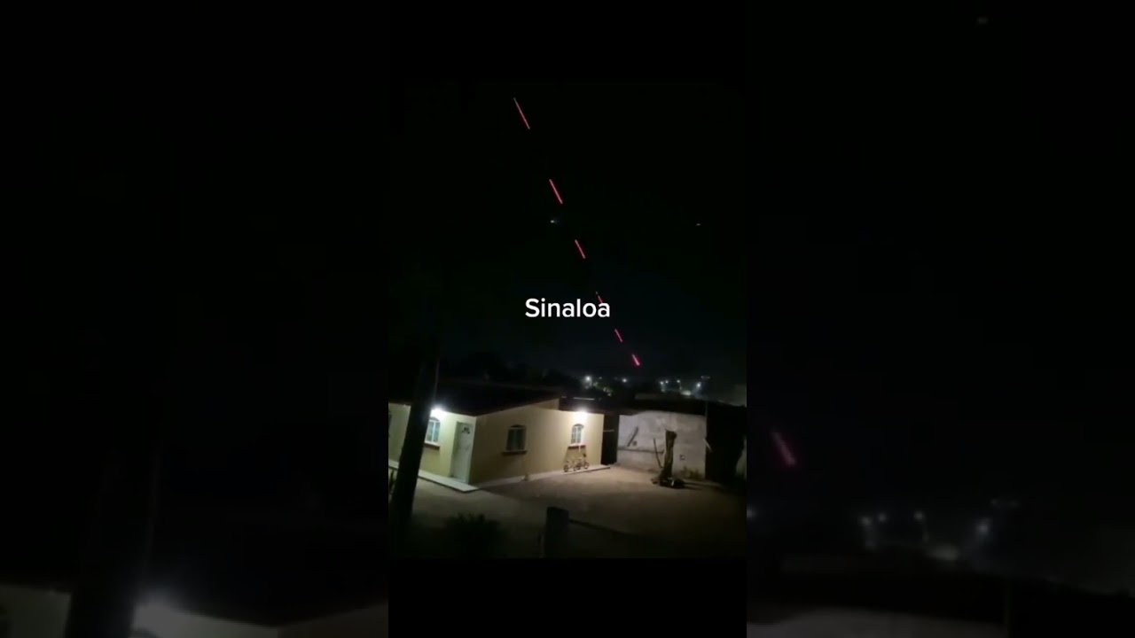 Helic&oacute;ptero Black Hawk de la Fuerza A&eacute;rea Mexicana disparando a narcotraficantes en Culiac&aacute;n Sinaloa