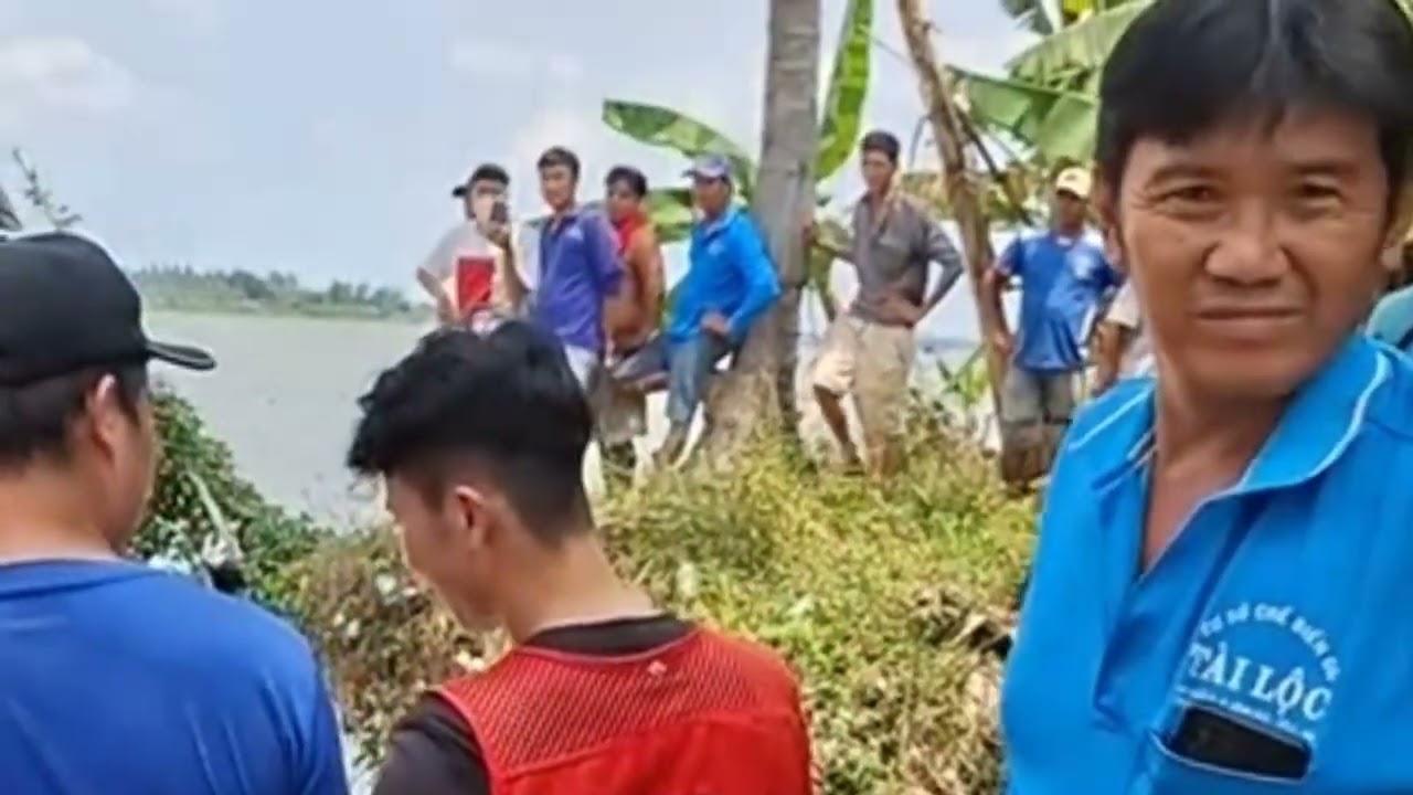 Quá đau lòng bé gái 12 tuổi tắm sông đuối nước ở Cồn Én An Giang 