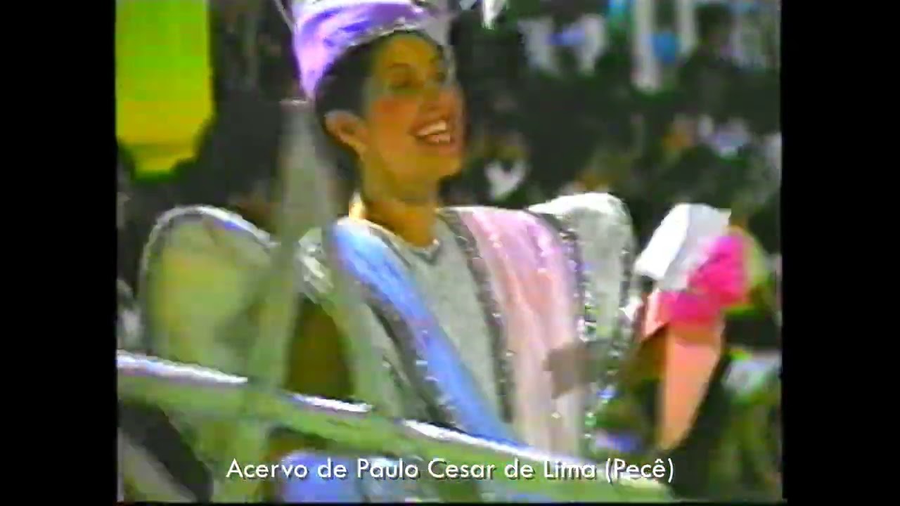 1994: Cotidiano de Alegre/ES. Carnaval de 1994. Desfile das Escolas de Samba.