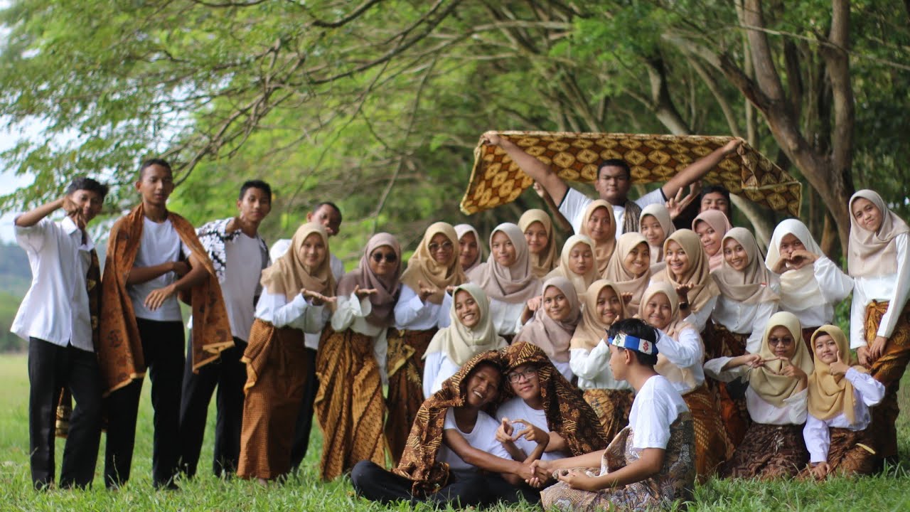 XI MIPA 4 - SMAN 2 PURWOREJO (Tari Kreasi Pelajar Pancasila)