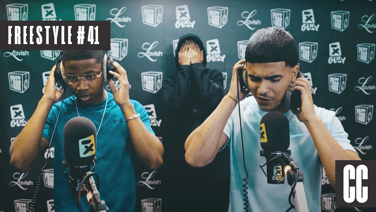 CC rapt 'Toasted' live & brengt YG24 voor 'What The Helly' in Pass De Aux Freestyle