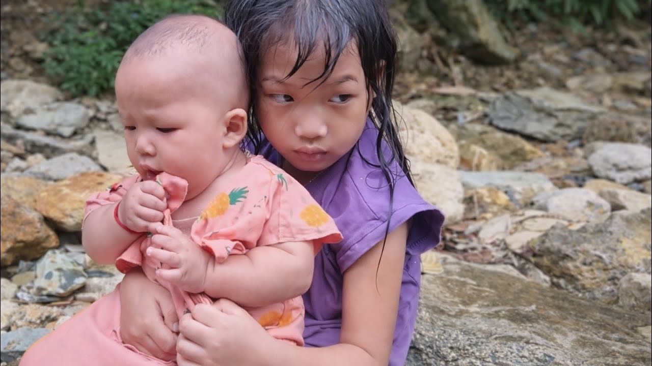 Three moms and their children, living in poverty, diqqing cassava to sell