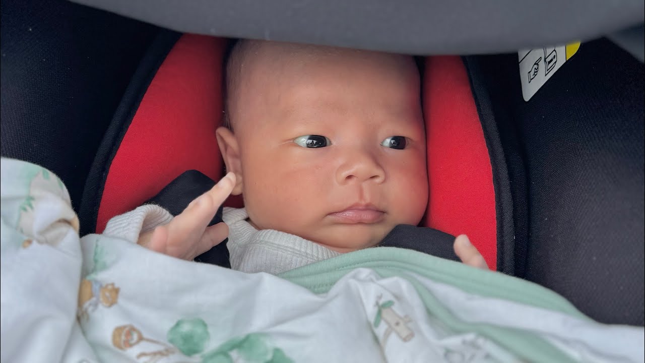 First time-Walk Outside together (in pram) 👣