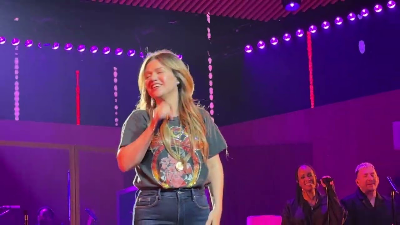 Kelly Clarkson - My Life Would Suck Without You - Studio Sessions - 07.25.25
