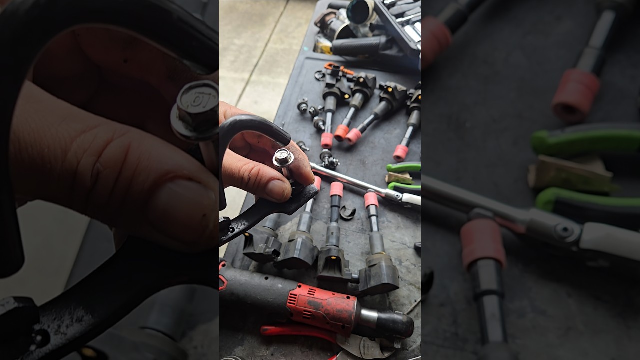 tech tip on valve cover seal washers #mobilemechanic #mechanic #mechaniclife #honda #dyi