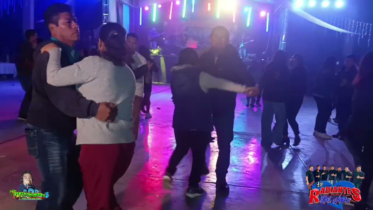 Los Radiantes del Amor en vivo 