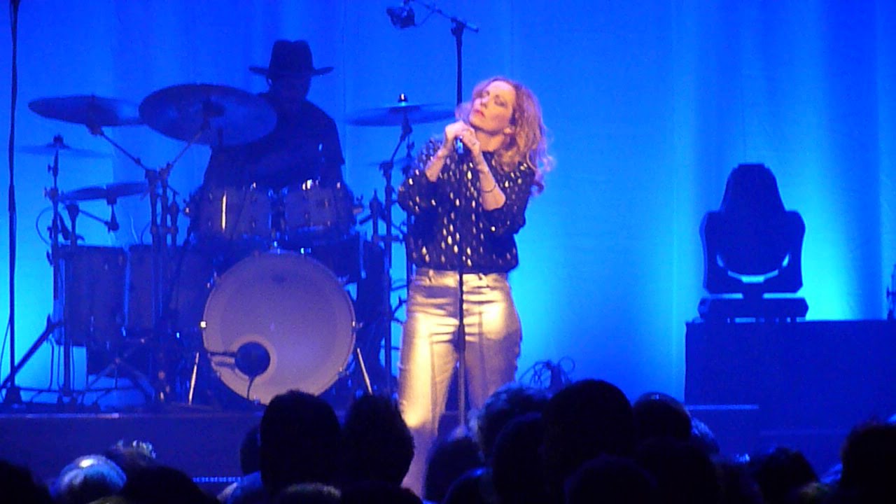Anneke van Giersbergen - Sunken Soldiers Ball (25 Years live @ Effenaar Eindhoven 16.11.2019) 4/7