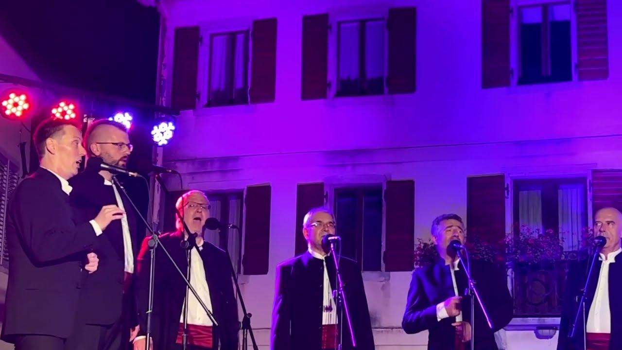 Moja Kraljice — Klapa Motovun i Due Dolci