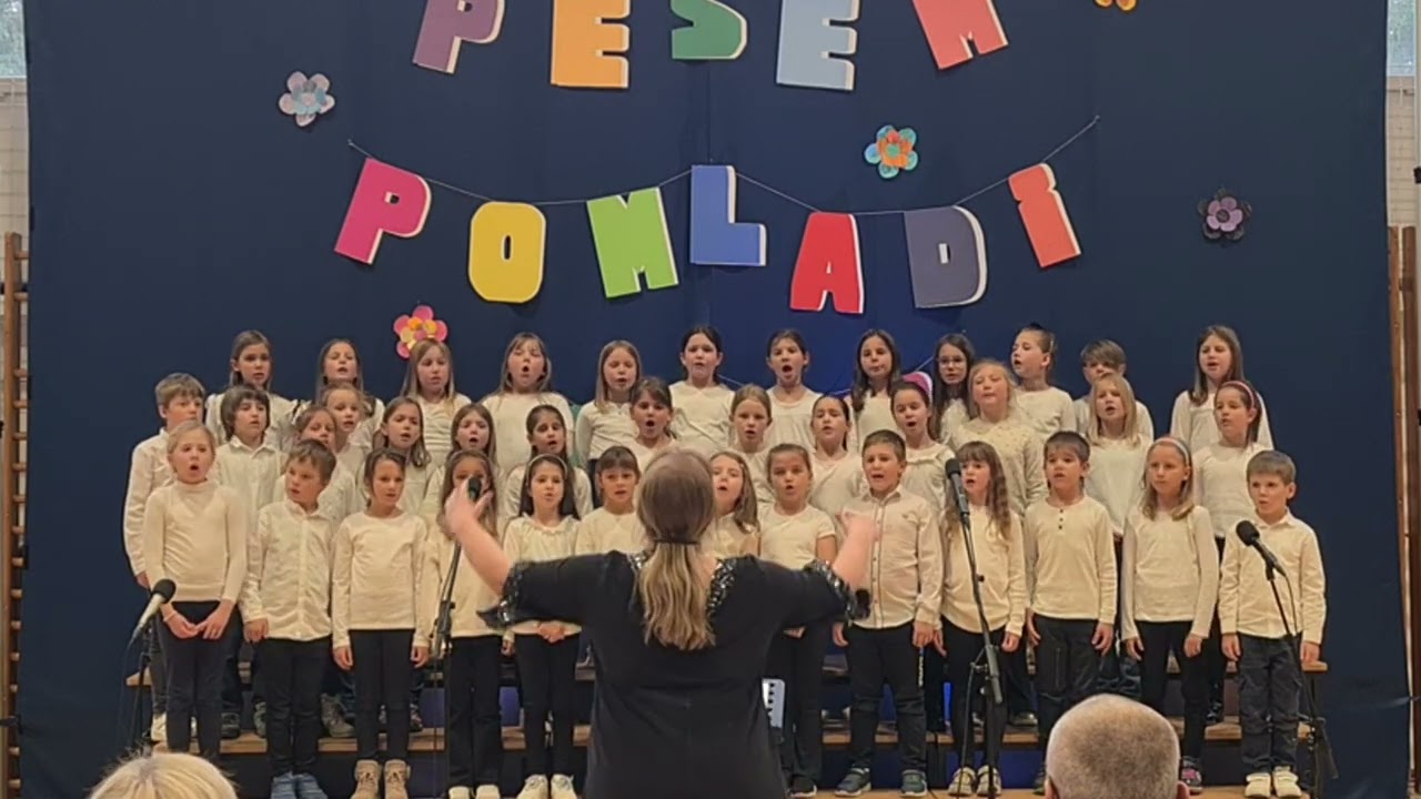 OTROŠKI PEVSKI ZBOR CICIBANI OŠ MEDVODE