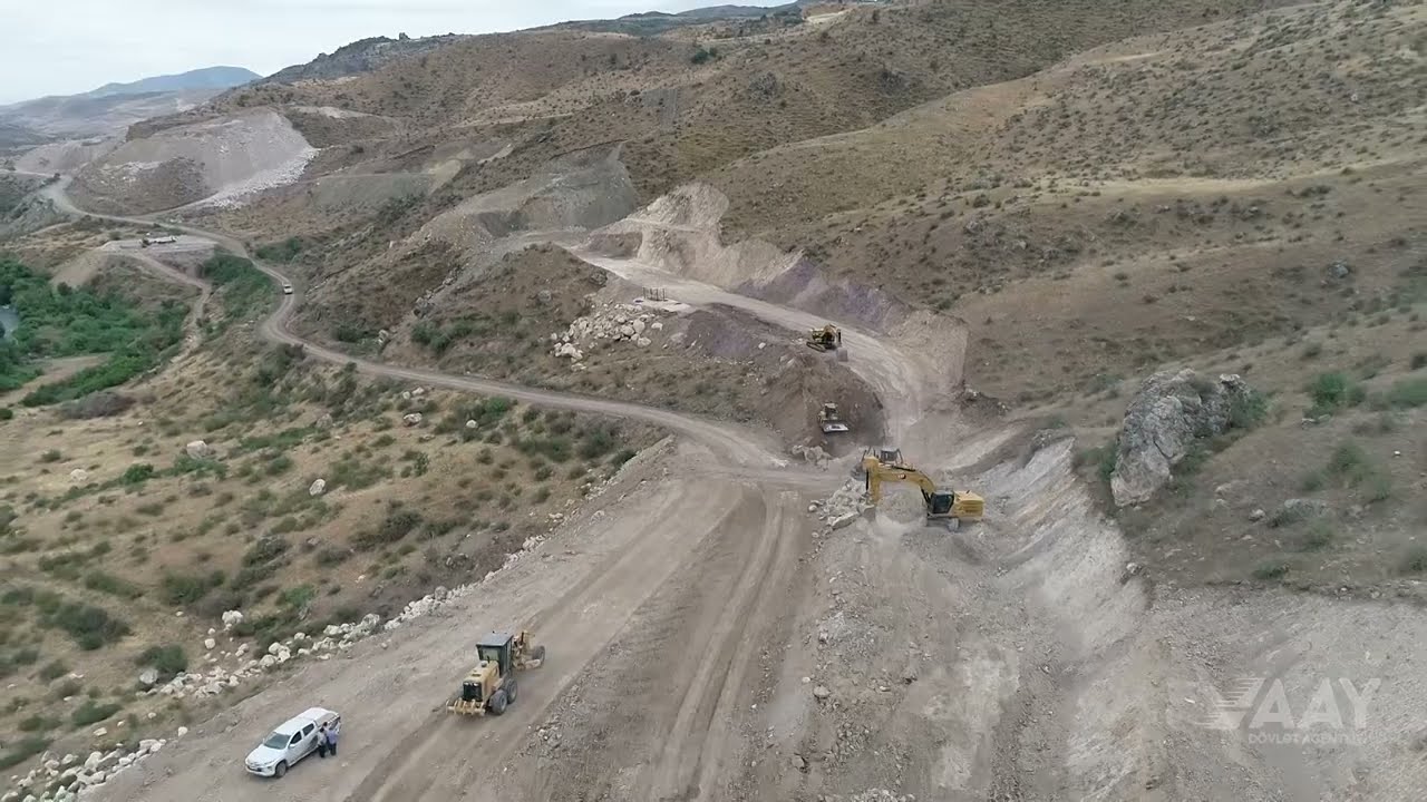 Qubadlı - Eyvazlı avtomobil yolu boyunca geniş miqyaslı tikinti işləri davam etdirilir