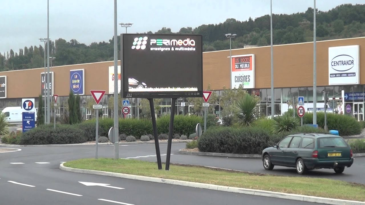 Ecran g&eacute;ant Led Centre commerciale LECLERC PINEUILH