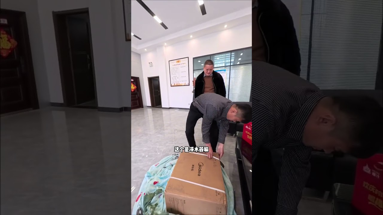 Deceive the Fan's Dad at the Pawnshop: A Secret Boyfriend's Prank