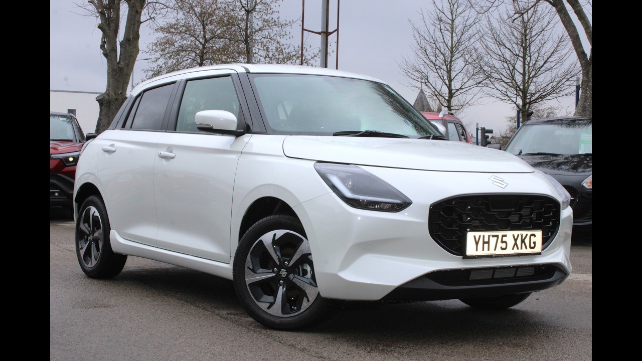 Suzuki Swift Ultra ALLGRIP 1.2 MHEV 5dr Pure Pearl White 2026, модель YH75 XKG.
