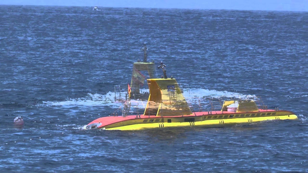 Yellow Submarine in Puerto de Mogan (Part 2/3)