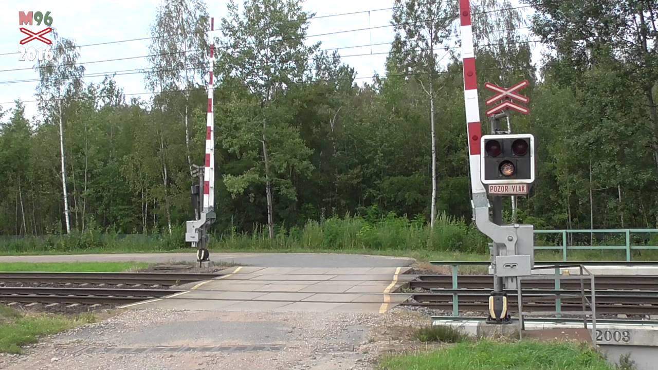 Železniční přejezd Chvaletice #2 [P4914] - 16.8.2016 / Czech railroad crossing