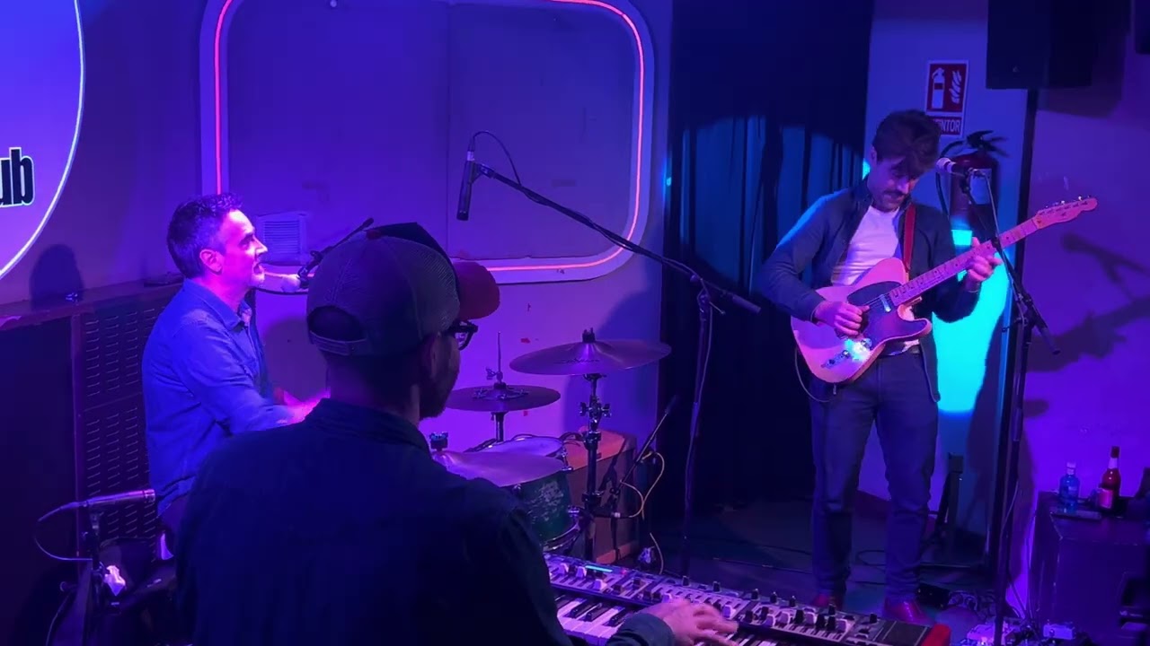 Trío Bravo Alberto Palacios Anaut, Gabri Casanova y Javier  Skunk