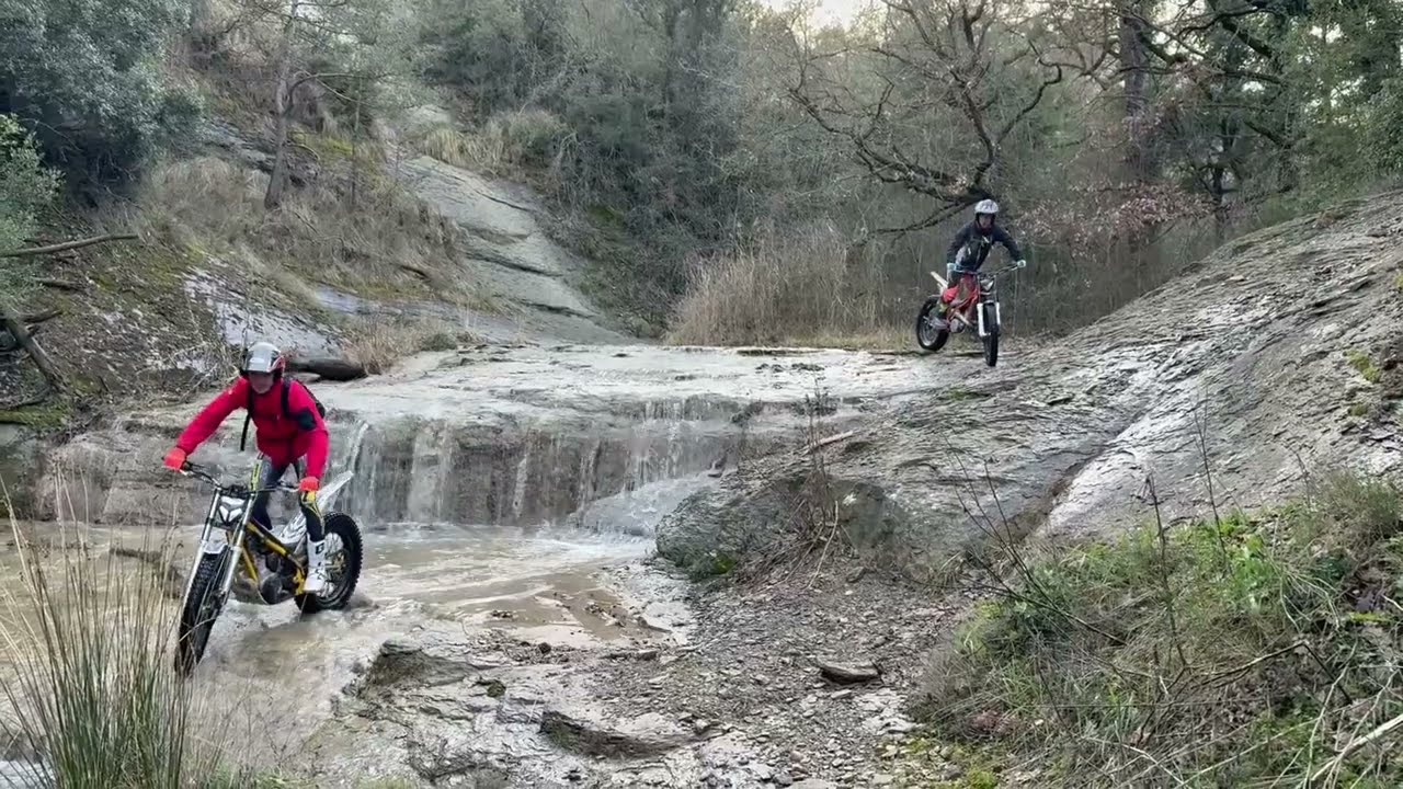 Trial En Rio Lleno de Agua