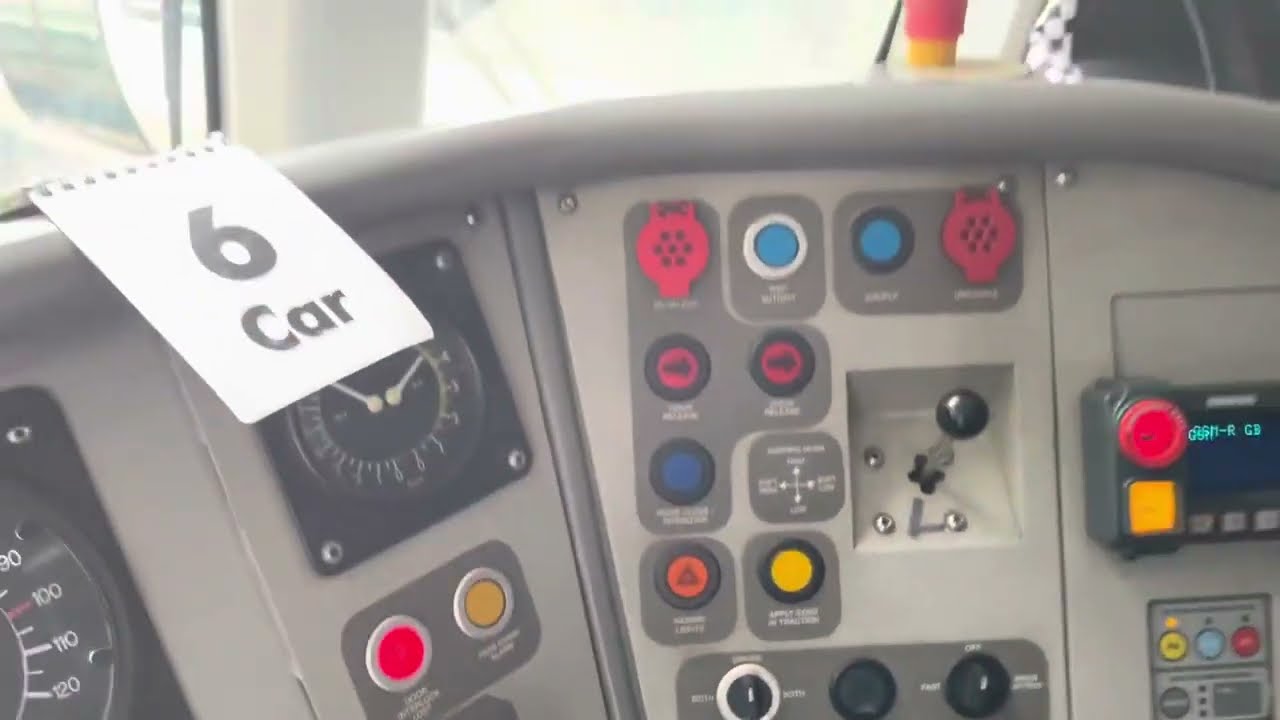 here is me blowing the horn of a class 171 at London Bridge!